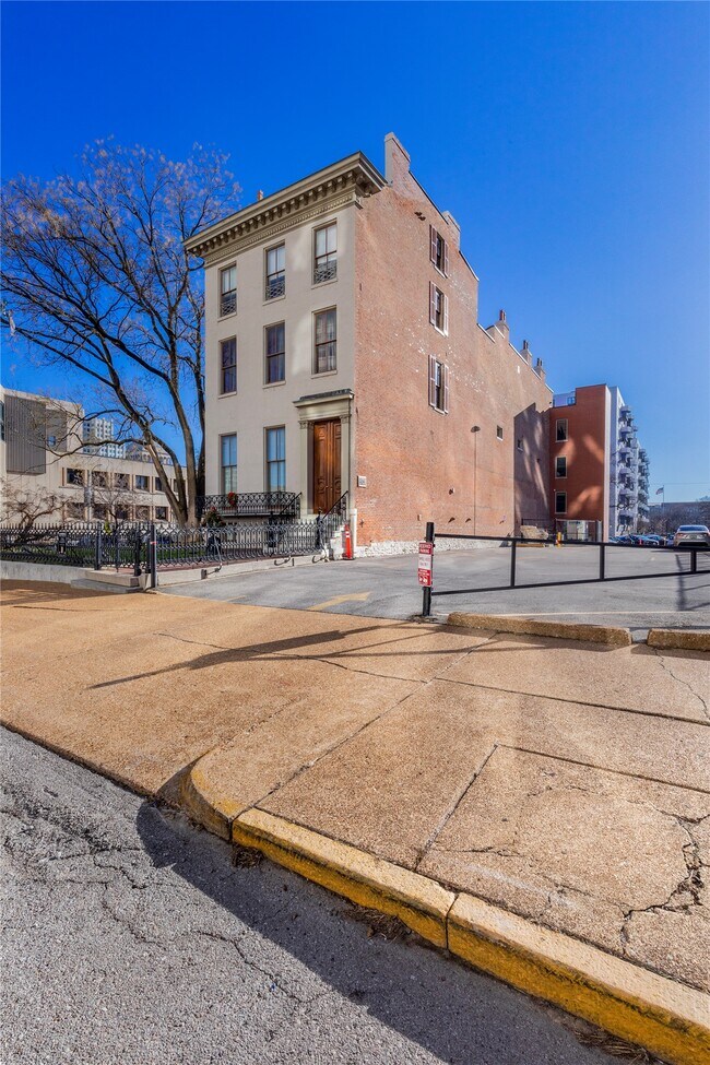 Building Photo - 1511 Locust St