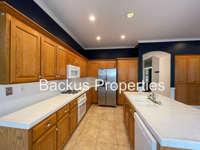 Building Photo - Wonderful four bedroom home close to shopping centers and parks