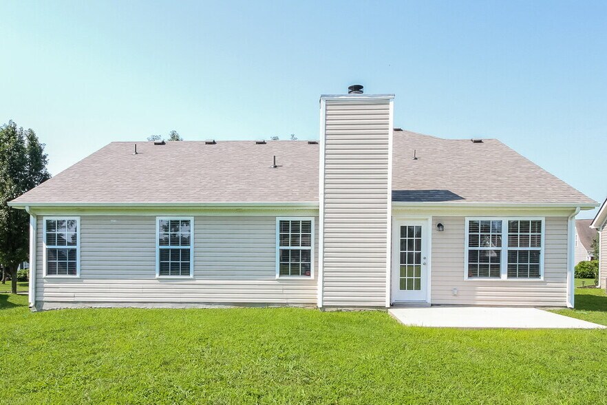 Building Photo - 7045 S Hampton Blvd