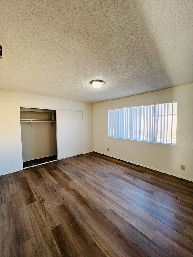 Building Photo - Light-Filled 4-Bed in San Pedro | Garage Parking, Utilities Included, Prime Location