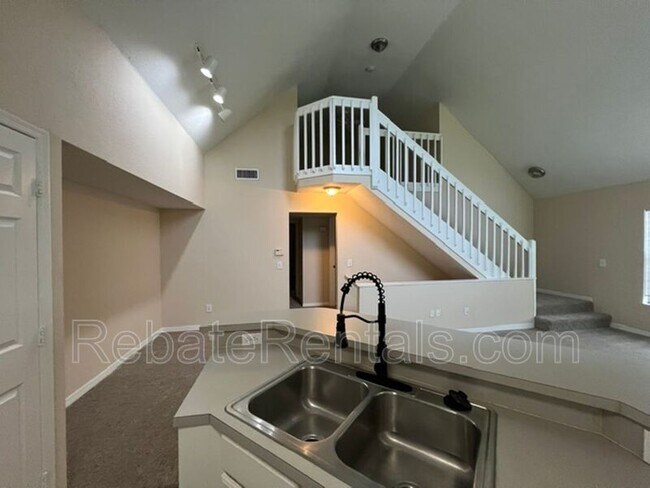 Building Photo - 13700 Richmond Park Dr N