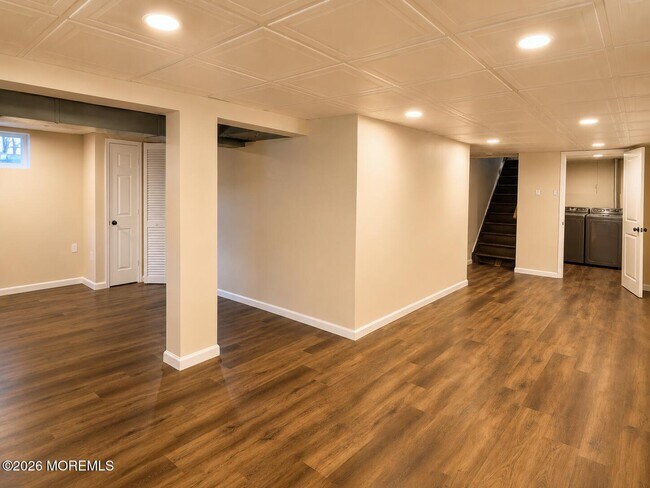 Building Photo - 253 Parkview Ter