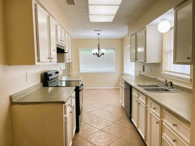 Building Photo - 5615 Lynngate Dr
