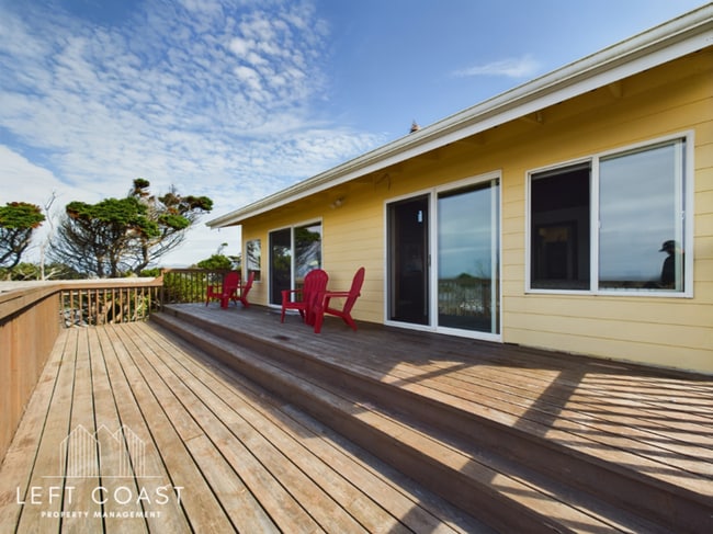 Building Photo - 1033 NW Inlet Ave