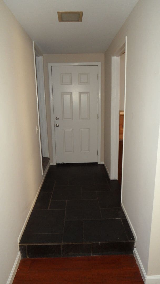 Building Photo - Spacious 6 Bedroom, 3 Bathroom, Single Fam...