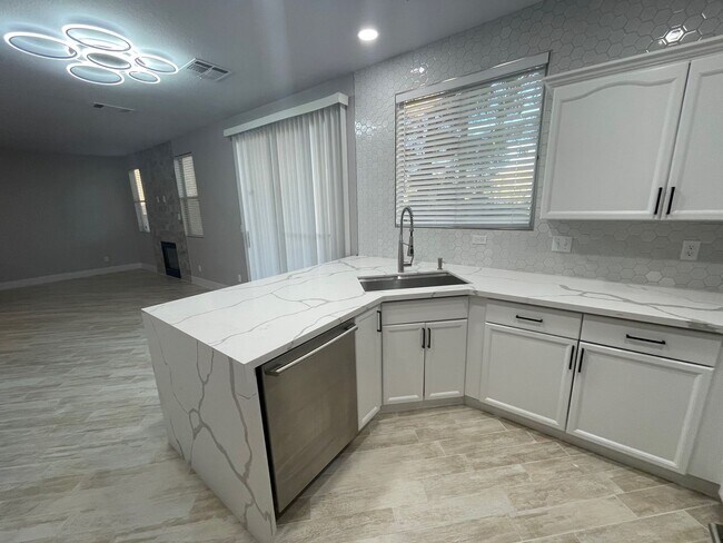 Building Photo - **GORGEOUSLY REMODELED & CLEAN!!  3BD-2 1/2BA HOME IN SILVERADO RANCH !!  *** ONLY $2,190 ***