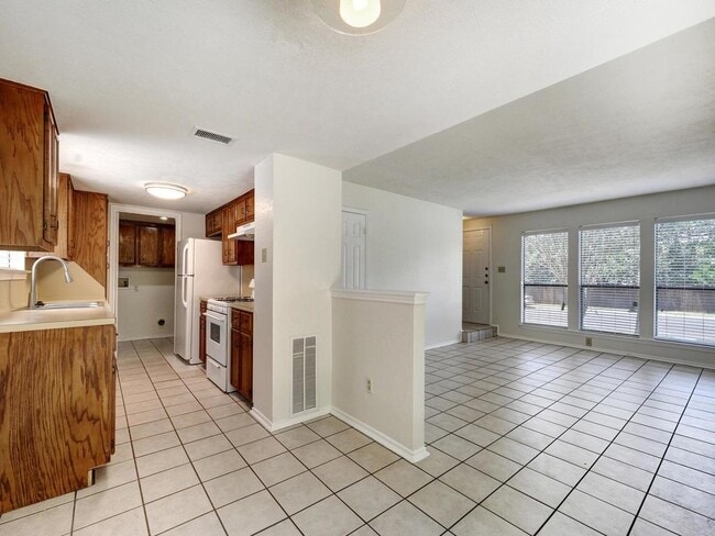 Building Photo - 6521 Hart Ln
