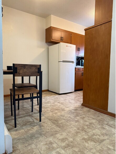 Building Photo - 7 11th Ave NW