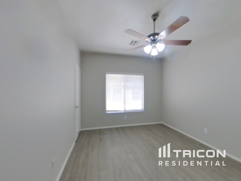 Building Photo - 792 E Horizon Heights Dr