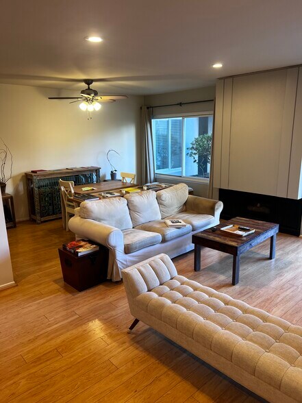 Building Photo - 5870 Green Valley Cir