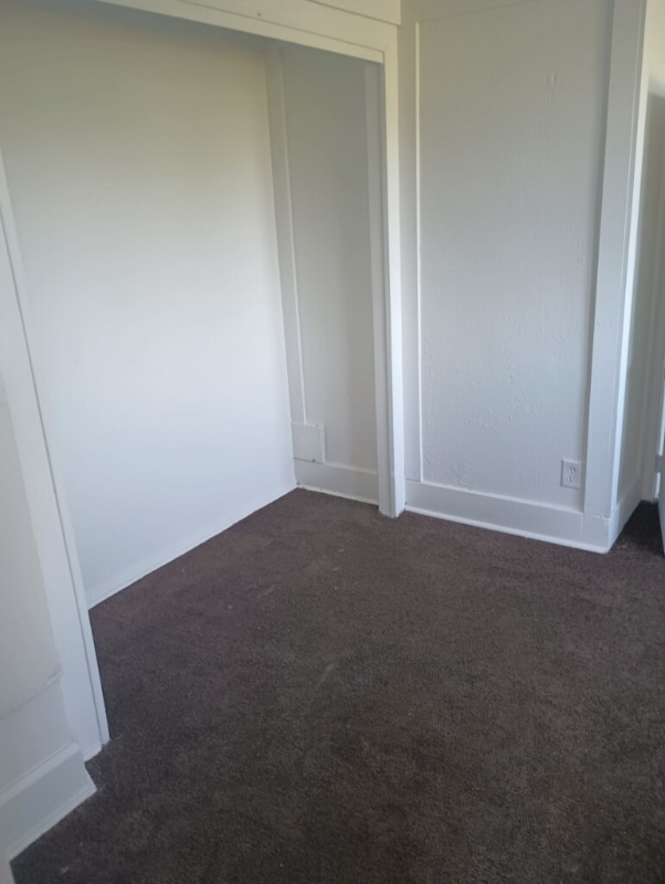 Building Photo - 1319 W Kilgore Ave