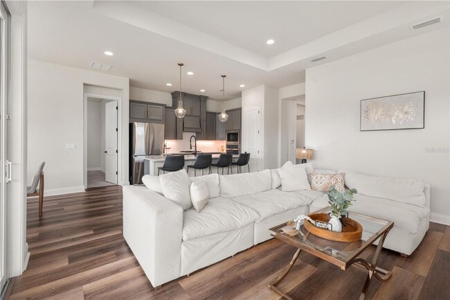 Building Photo - Gorgeous 3/2 in Oakmont!!!