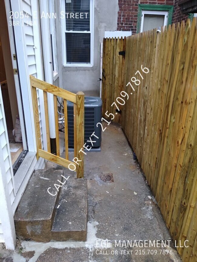 Building Photo - 2054 Ann St