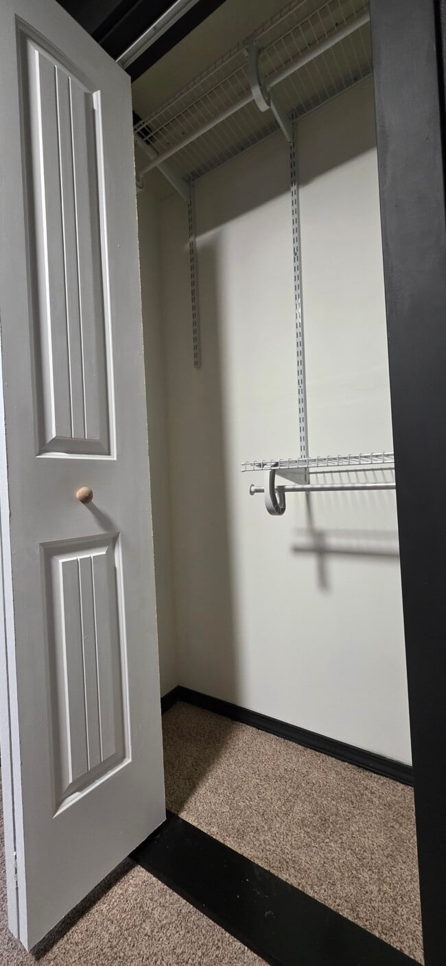 Building Photo - 221 Elm St