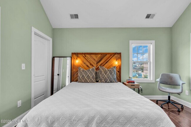 Building Photo - 510 Lareine Ave