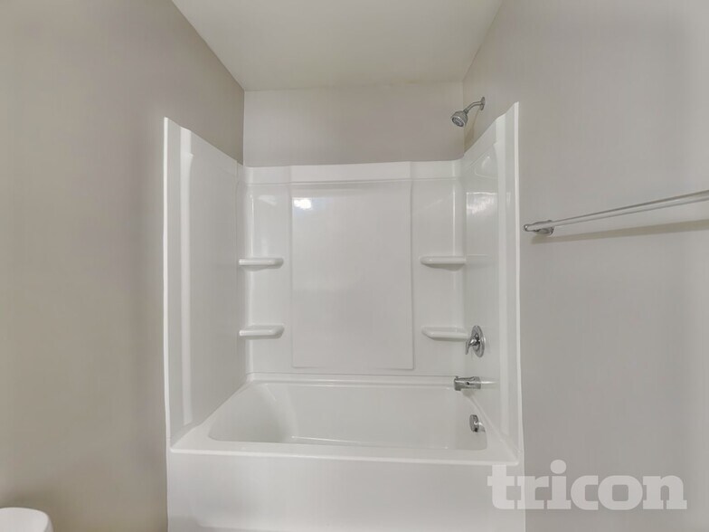 Building Photo - 3545 Saddlebrook Dr