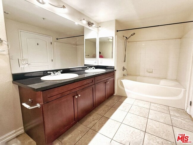 Building Photo - 629 Traction Ave