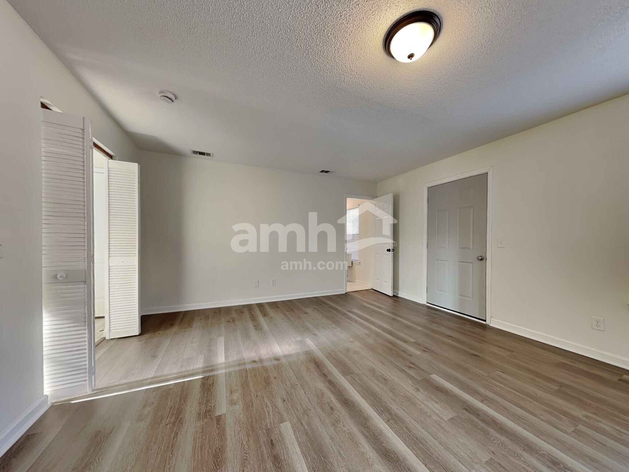 Building Photo - 300 Aspen Arbor