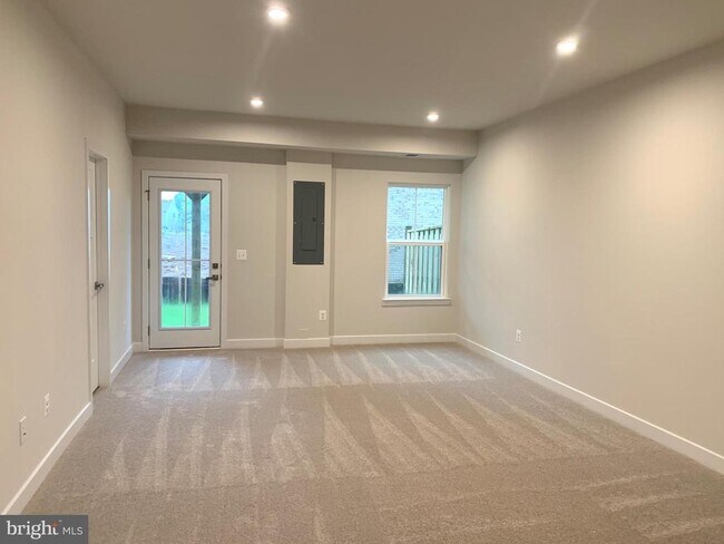 Building Photo - 11263 Dry Spring Dr