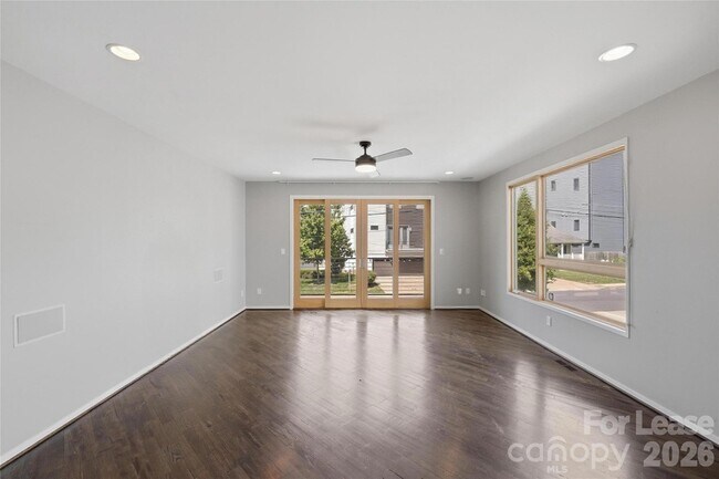 Building Photo - 919 Westbrook Dr
