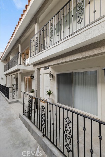 Building Photo - 621 E Cedar Ave