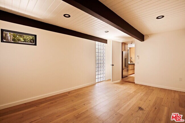 Building Photo - 5649 Valley Oak Dr