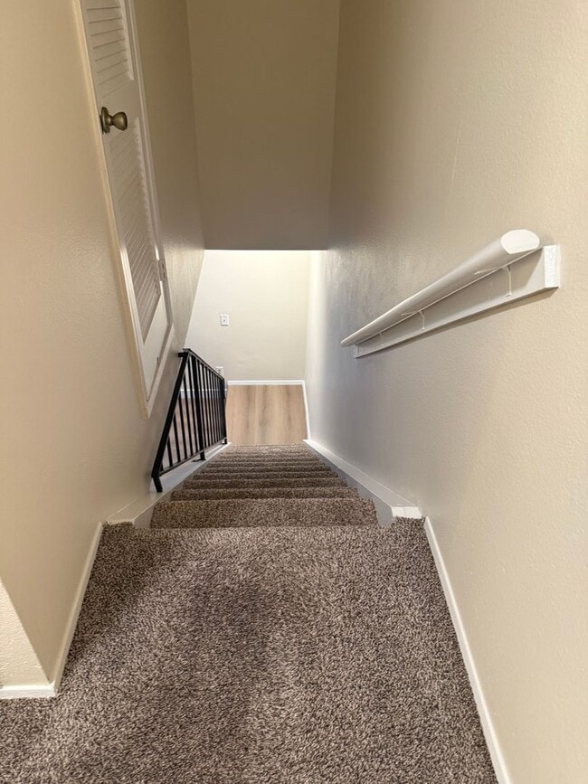 Building Photo - 8266-8266 Linden Rd