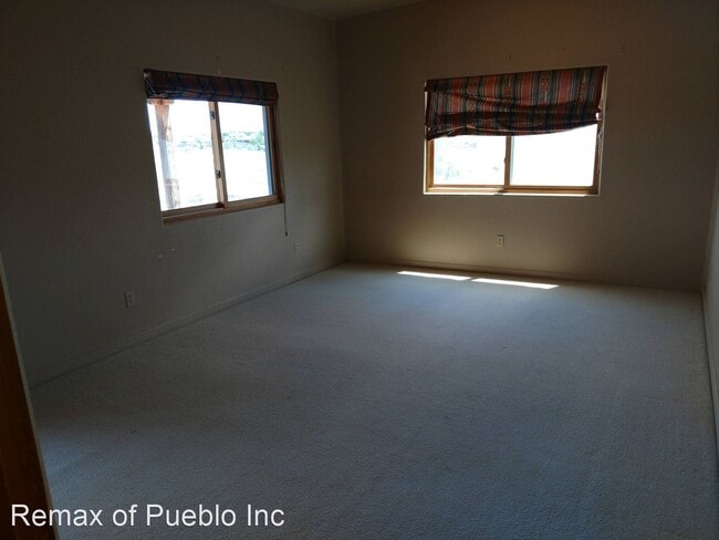 Building Photo - 4 br, 3 bath House - 385 S. TEJON