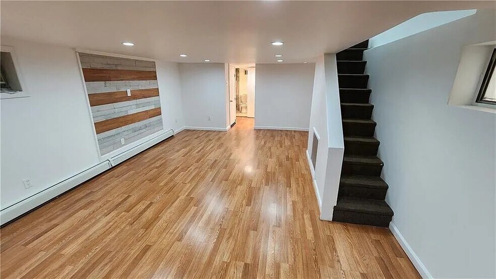 Building Photo - 1141 E 98th St