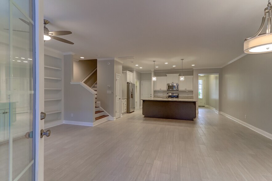 Open floor plan - 2069 Kings Gate Ln