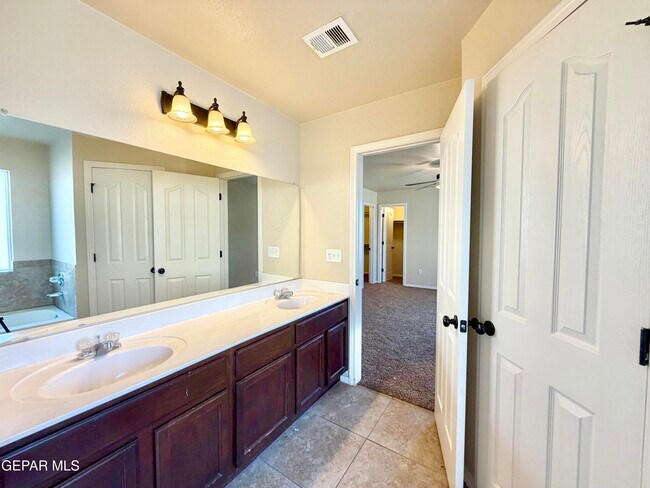 Building Photo - 14213 Ranier Point Dr