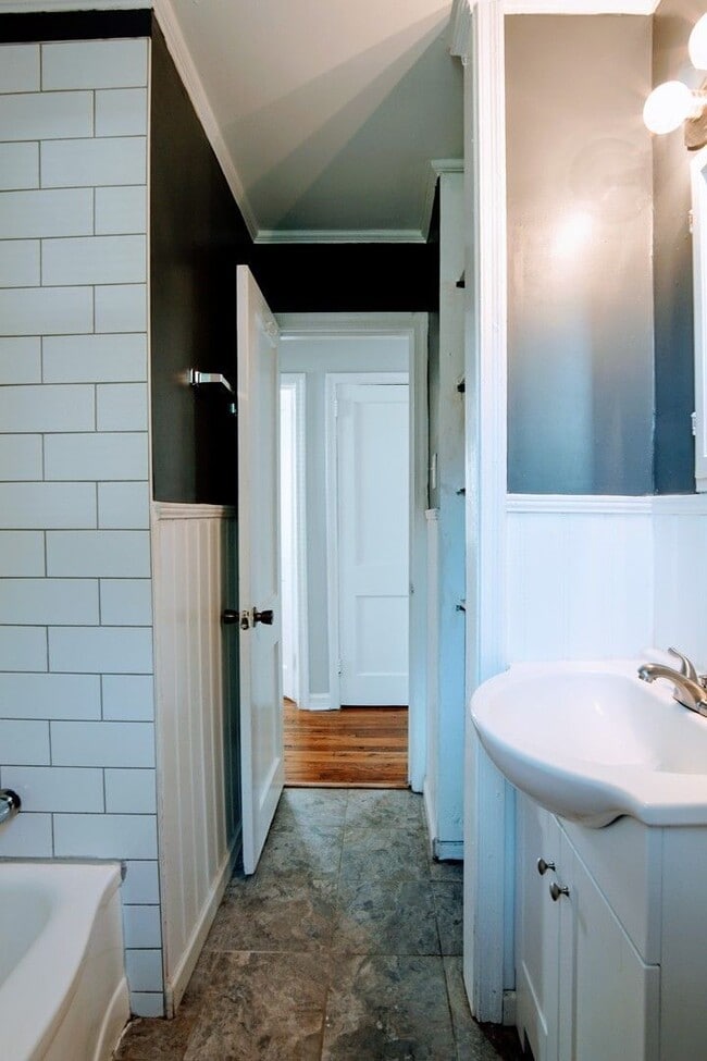 Building Photo - 3907 Peyton Ave