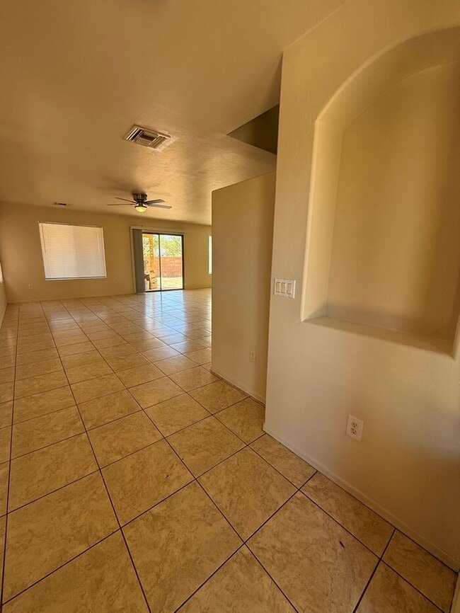 Building Photo - House For Rent