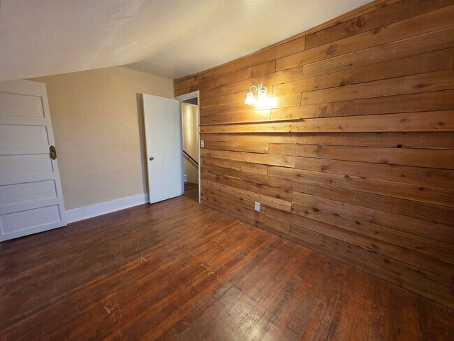 Building Photo - N Madelia St