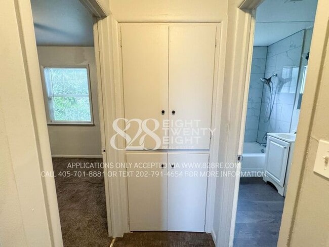 Building Photo - AVAILABLE NOW! Cute 2 Bed/1 Bath Single Fa...