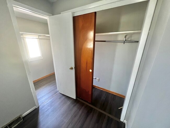 Building Photo - 119 E Summerset Ln