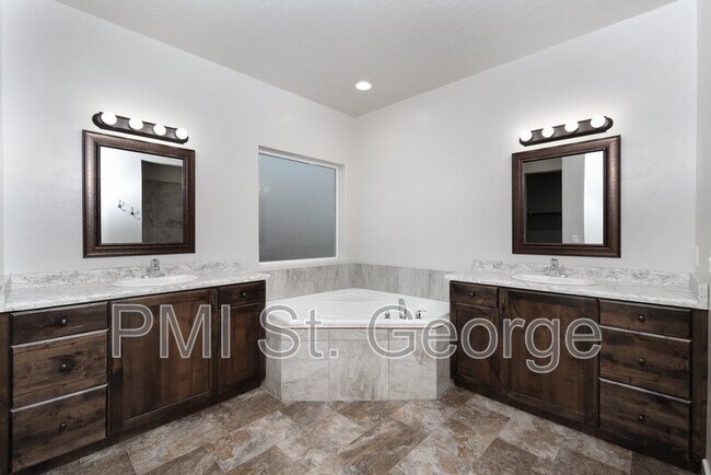 Building Photo - 3731 E Shooting Star Ln