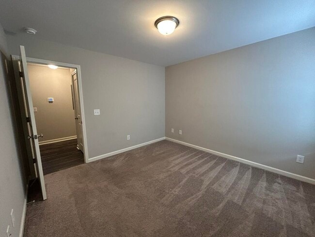 Building Photo - 610 Constitution Dr