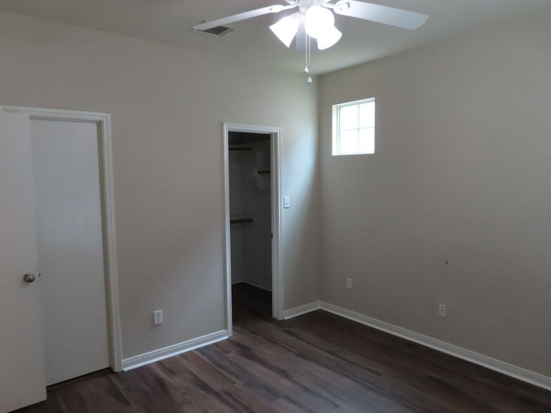 Building Photo - 4107 McFarland Dr
