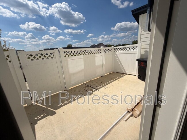 Building Photo - 2124 Gracie Bug Lp