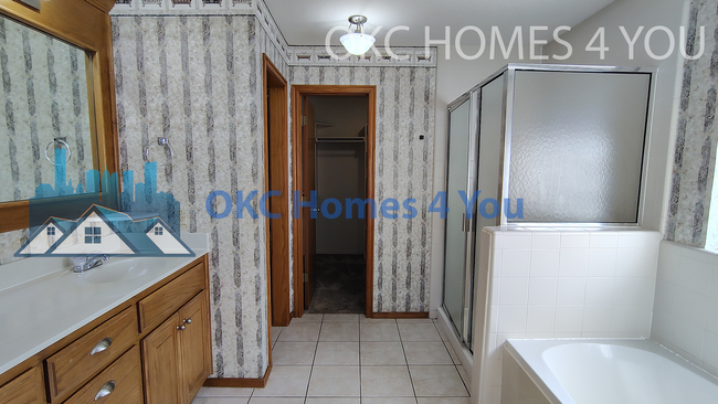 Building Photo - Beautiful 3 Bed + Office Home in Yukon off...