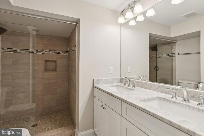 Building Photo - 39 U St NE