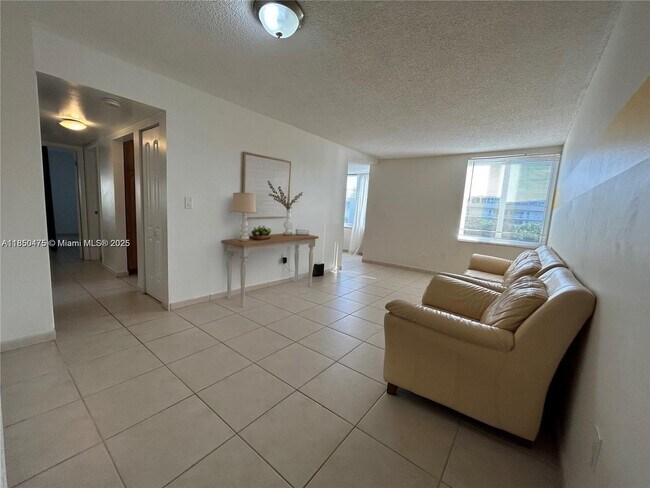 Building Photo - 250 180th Dr