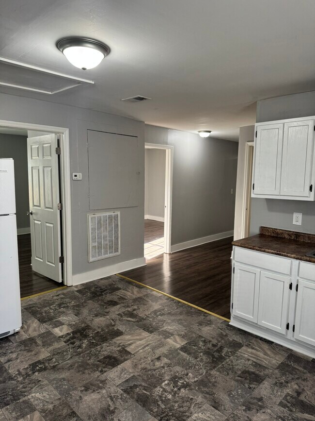 Building Photo - 1609 17th Ave N