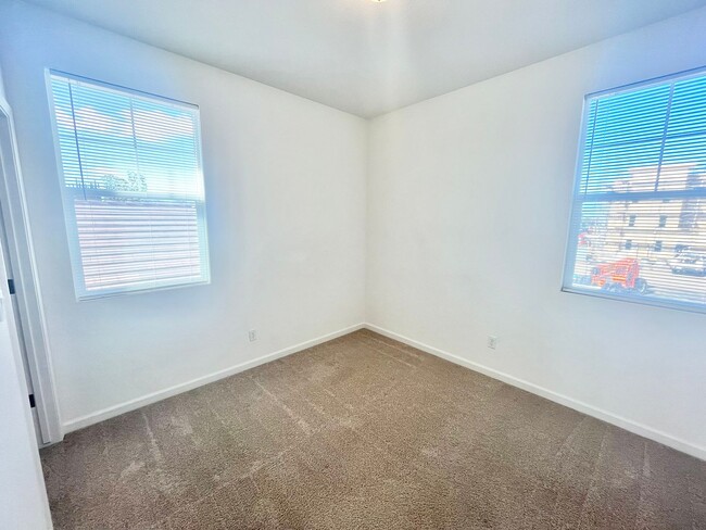 Building Photo - Merced: $2,100 two story 3 bedroom 2.5 bat...