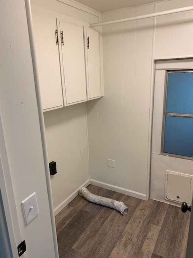 Building Photo - Great single Level home!