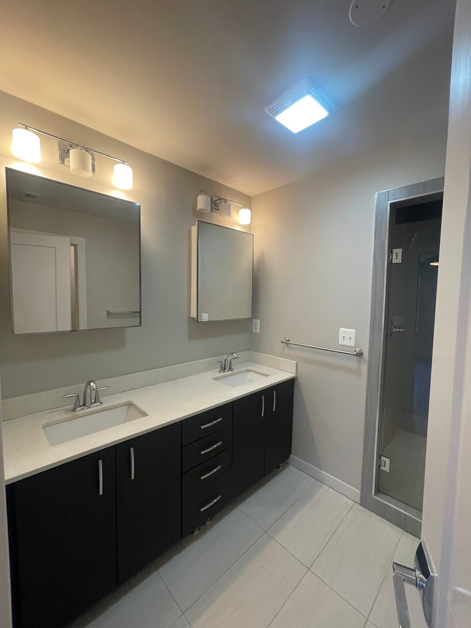 Building Photo - 918 N Buchanan St