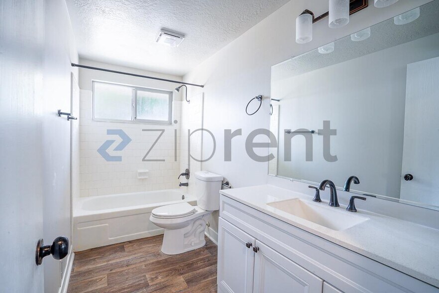 Building Photo - Unit Unit A