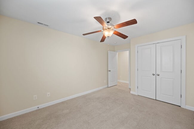 Building Photo - Chick's Beach Condo 3BR & 3.5BA w/2-car garage