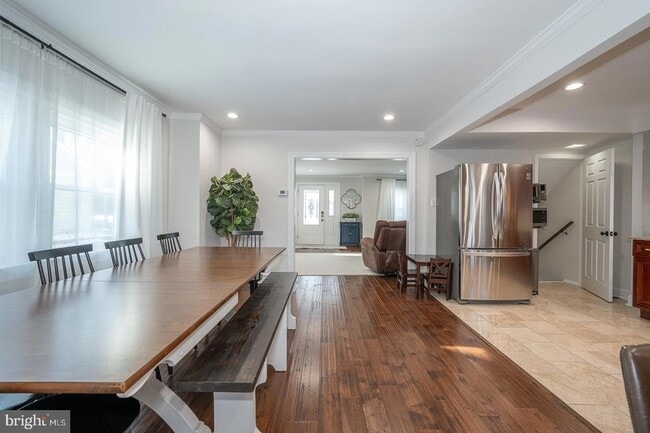 Building Photo - 227 E Hathaway Ln